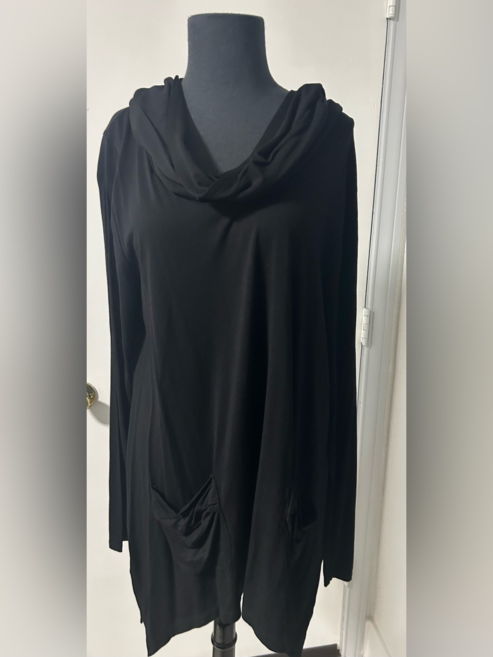 Saks Fifth Avenue Black Long-Sleeve Tunic Top